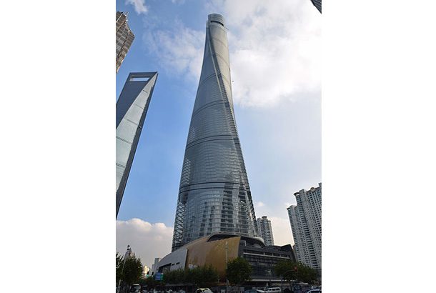 Shanghai Tower from the ground