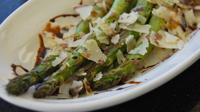 25 asparagus with shaved parmesan_tn