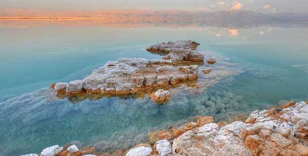 25 Stunningly Beautiful Lakes From Around The World