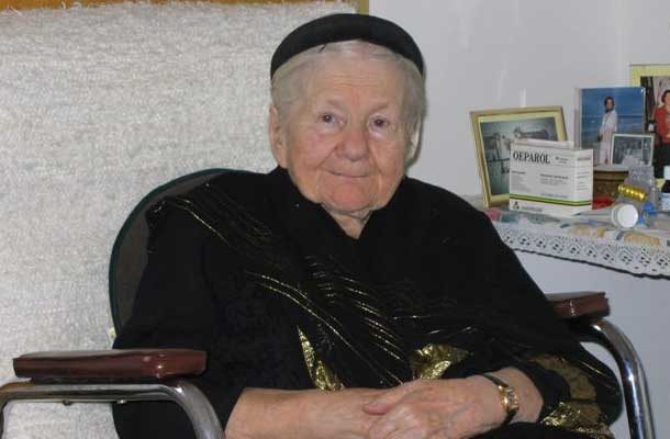 Older Irena Senlerowa sitting in a chair