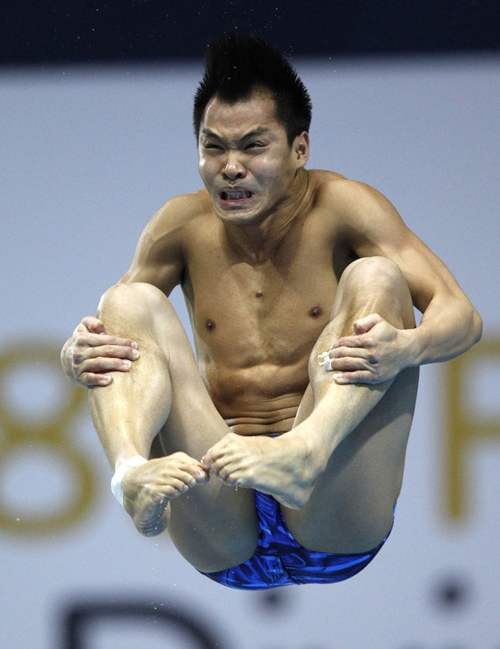 He Chong funny diving face