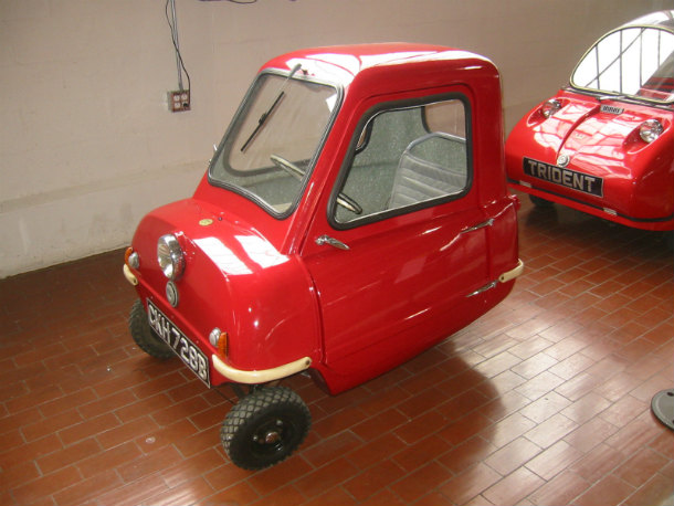 1965_Peel_P50_The_World's_Smallest_Car_(Lane_Motor_Museum)