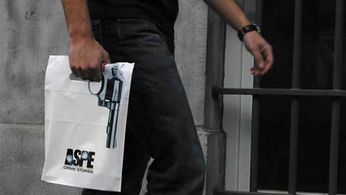 bag that looks like holding a gun