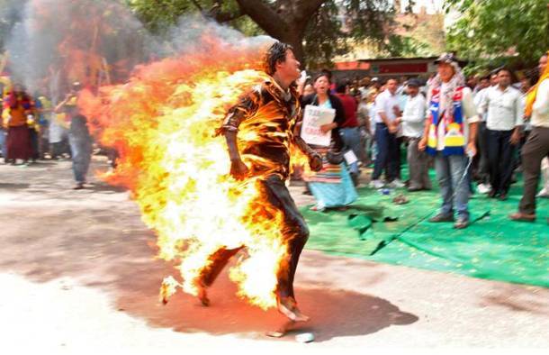 Tibetan man sets himself ablaze in protest