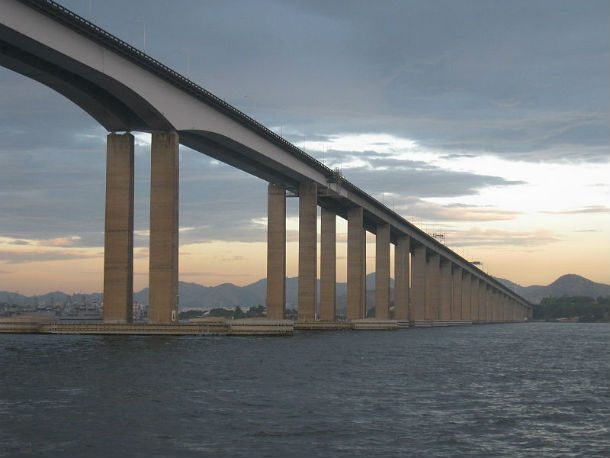 800px-Rio-Niterói_Bridge_Brazil_(13)