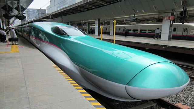 E5 Series Shinkansen (Japan)_tn