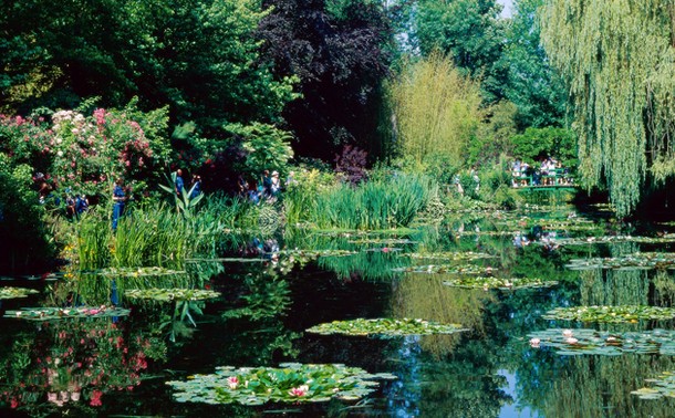 9 Claude Monet Garden_tn