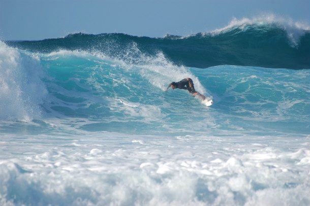 Surfer_at_Banzai_Pipeline_North_Shore_(Oahu)