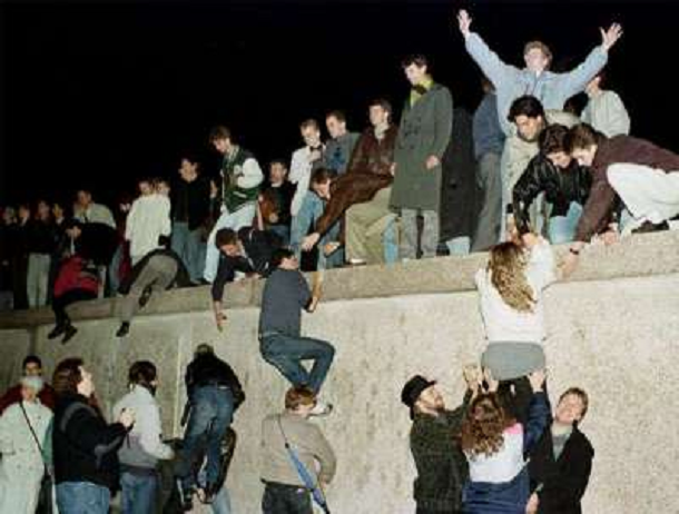 fall of berlin wall