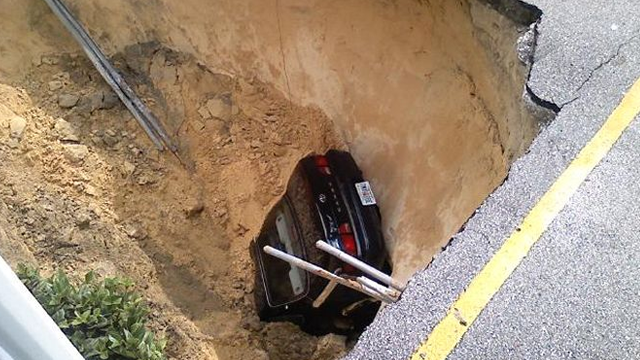 sinkhole-with-car