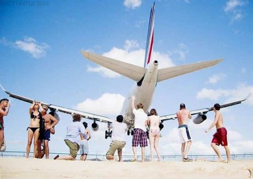 10 maho beach tourists at the back of the plane_tn