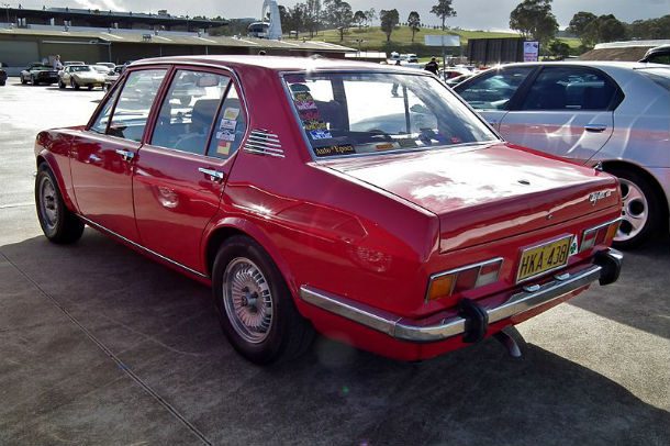 1975_Alfa_Romeo_Alfetta_sedan_(6108408006)