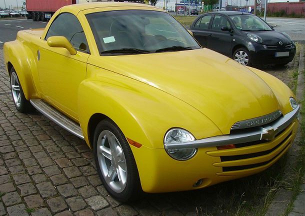 800px-Chevrolet_SSR_yellow