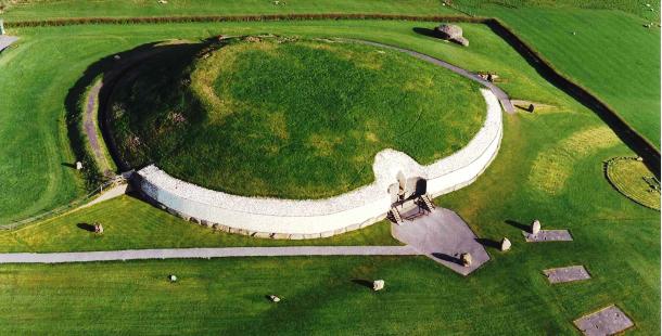 Newgrange in Ireland, 3200 BC