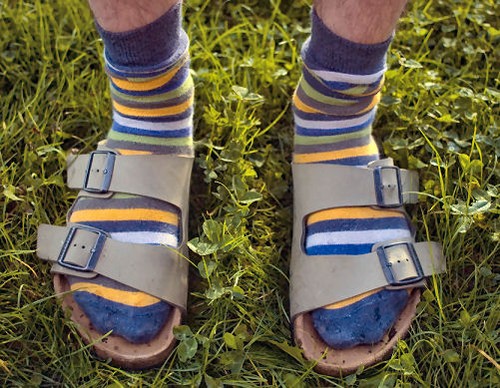 16-socks-and-sandals1_tn