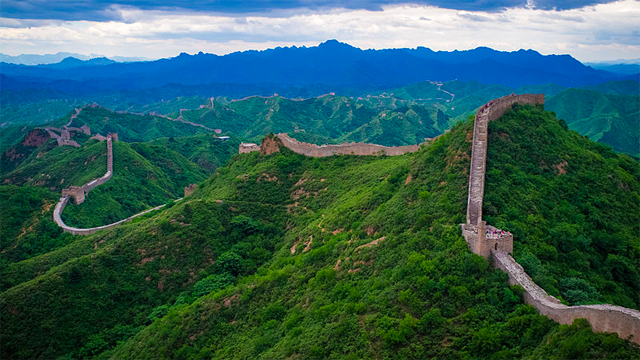 http://en.wikipedia.org/wiki/File:The_Great_Wall_of_China_at_Jinshanling.jpg