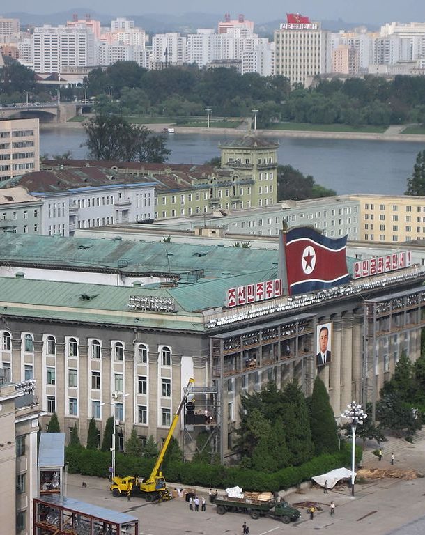 Ministry_Building,_Pyongyang_-_panoramio