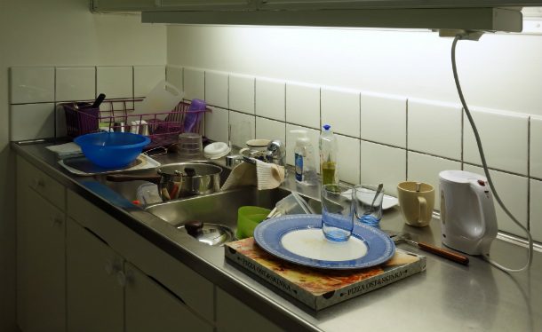 Messy_kitchen_sink