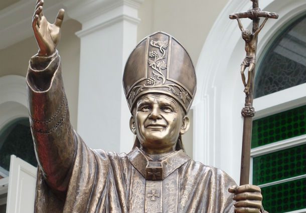 pope statue raising hand