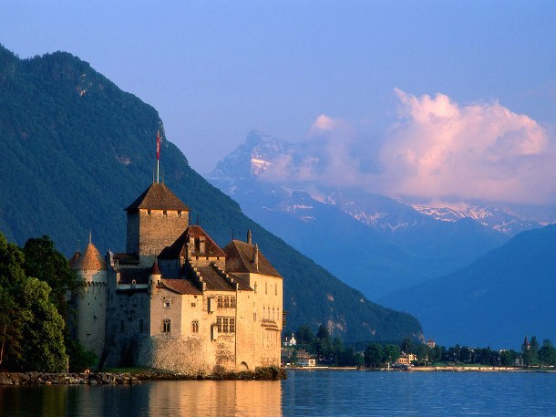 christopher-mclaughlin.blogspot.com Chateau-de-Chillon-Castle-Montreux-Switzerland-1-NFU6MG4IE2-1024x768
