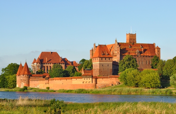 commons.wikimedia.org Panorama_of_Malbork_Castle,_part_5