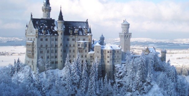 25 astounding fairytale-like european castles and chateaus