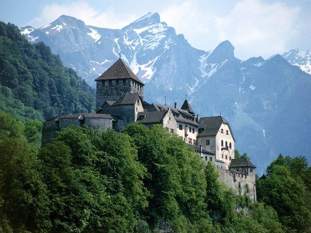 www.electrummagazine.com Vaduz_Castle_Liechtenstein