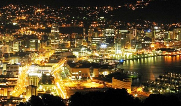 www.wyp.co.nz 800px-Wellington_City_Night_downtown