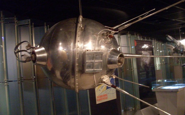 1280px-Luna-1_(Memorial_Museum_of_Astronautics)