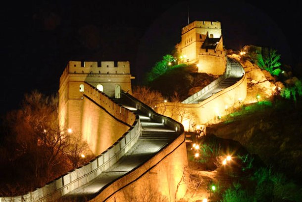 tourists360.com Great-Wall-of-China-At-Night-1
