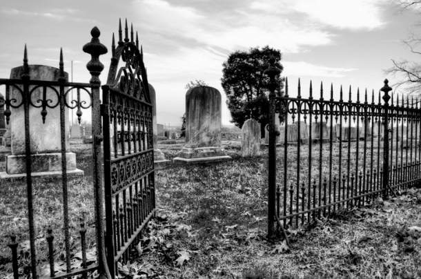 www.peruforless.com black-and-white-cemetery