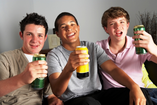 www.sheknows.com Teen_drinking