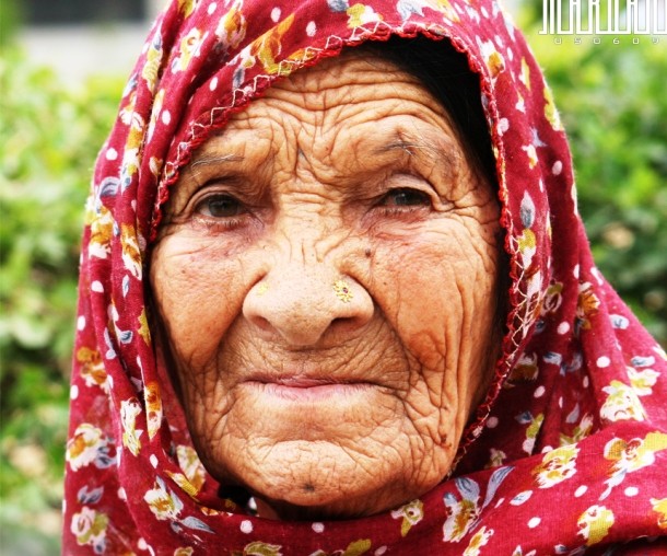 commons.wikimedia.org Old_woman_of_Swat