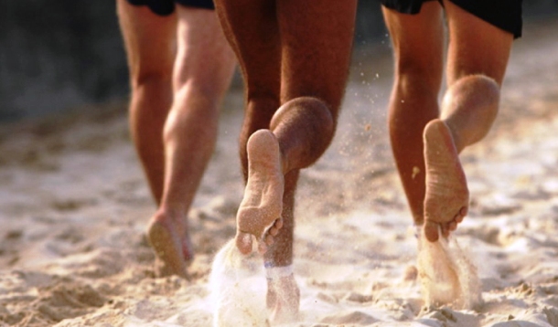 www.swide.com tips-for-barefoot-beach-running-5