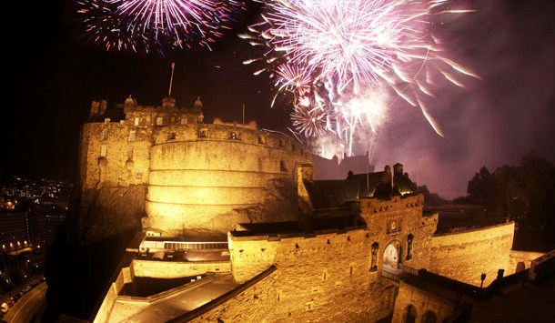 blog.deltavacations.com edinburgh-castle-fireworks