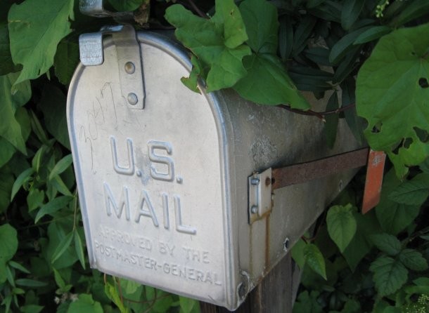 commons.wikimedia.org Mailbox_US_in_the_shade