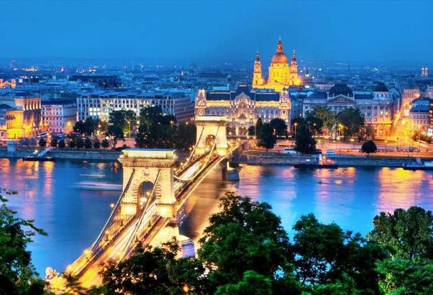 www.budapestpanoramacentral.com Budapest-Panorama-Central-Stunning-Views-Budapest-HU_z