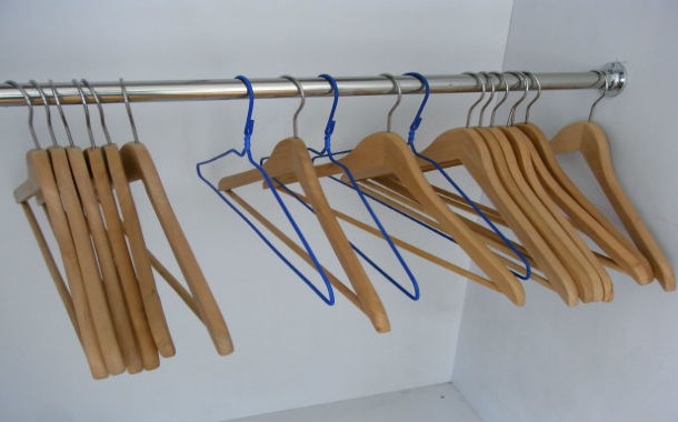 HK_Sheung_Wan_衣架_Clothes_hangers_by_wood_June-2012
