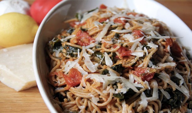 Whole-Grain Spaghetti with Kale and Tomatoes