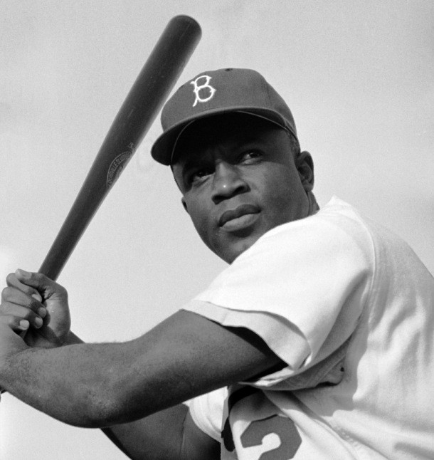 Jackie_Robinson,_Brooklyn_Dodgers,_1954