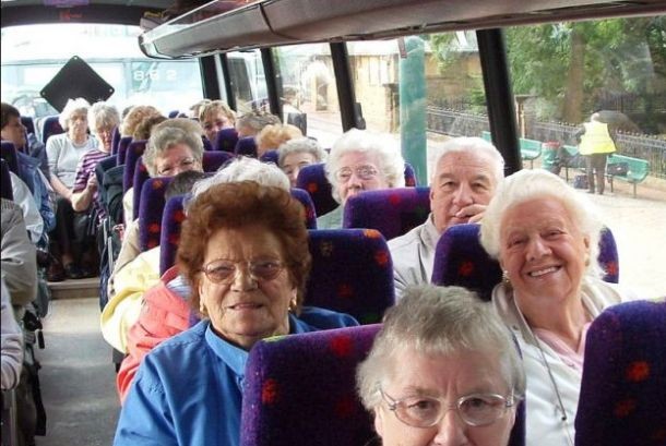 the_number_of_old_tourists_in_the_south_has_increased_h848