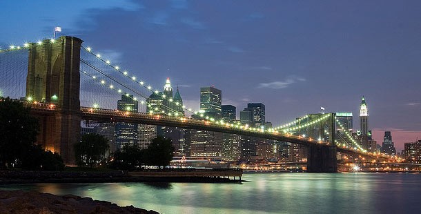 Brooklyn bridge with lights on it