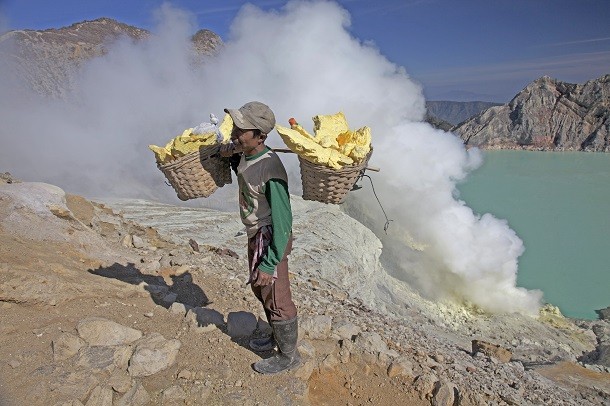 Harvesting sulfur
