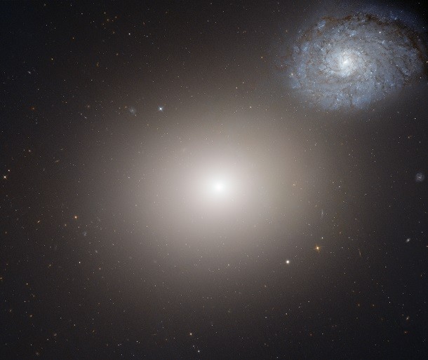 Messier 60 at center