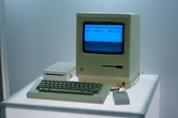 Macintosh,_Google_NY_office_computer_museum