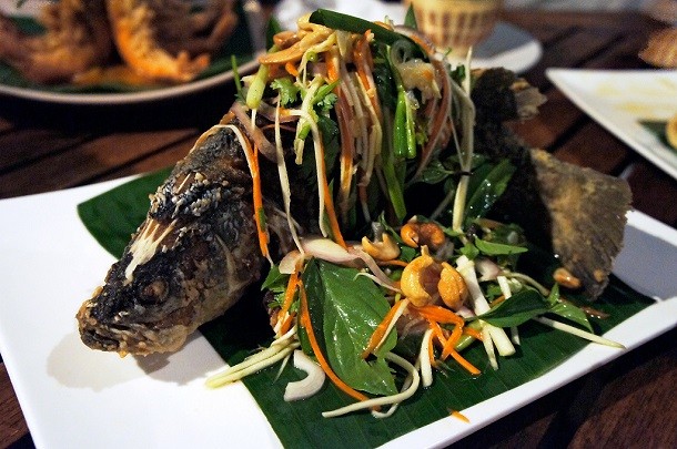 Deep-Fried-Fish-with-Spicy-Mango-Salad