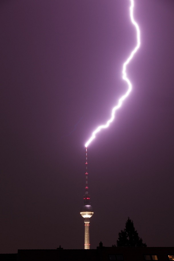 lightning strikes Berlin tv tower