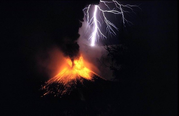 lombok indonesia lightning