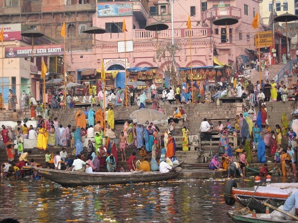 Ganges_river_at_Varanasi