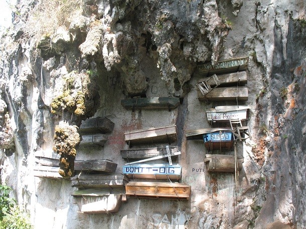 Hanging_Coffins_of_Sagada,_Mountain_Province